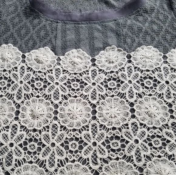 Anthropologie Meadow Rue open knit sweater top in grey with white floral lace - Picture 4 of 12